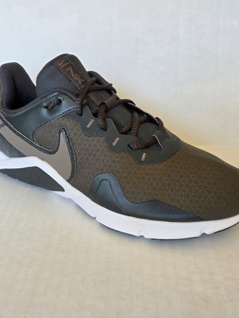 Nike Legend Essential 2 Cargo Khaki/Dark Smoke Grey Men's 7.5 NWOB CQ9356-330